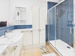 En-Suite- click for photo gallery